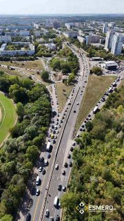🚧 Baustellen-Stau auf der Magistrale und Hochstraße: Wegen der Brückenarbeiten am Rennbahnkreuz & Holzplatz sind die Fahrbahnen aktuell stark verengt – Richtung Innenstadt läuft der Verkehr nur einspurig (aus vier Spuren wird eine). Auch Richtung Neustadt geht’s derzeit nur auf einer Spur weiter. Geduld ist also gefragt… 🛑🚗
.
#halle #halleSaale #baustelle #verkehr #staus #magistrale #rennbahnkreuz #holzplatz #brückenbau #hallesaale #verkehrslage #verkehrsinfo #verkehrschaos #verkehrsstörung #stauupdate #verkehrsmeldung #staumeldung #inhalle #hallecity #stadthalle #hallegram #hallelife #verkehrsinformation #baustellenupdate #verkehrsnews #halleonthego #staustory #dronehalle #esmero #esmeromedia