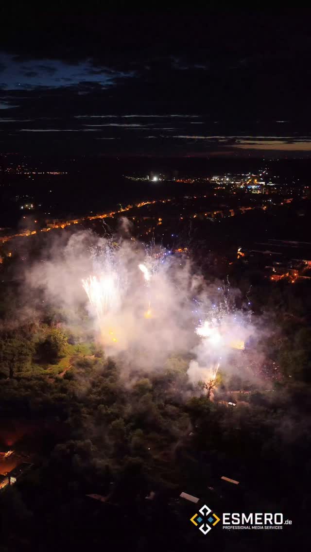 🎆 Ein würdiger Abschluss für die Händel-Festspiele 2026! 🎶

Zehn Tage lang stand Halle ganz im Zeichen von Georg Friedrich Händel – mit Konzerten, Opern, internationalen Gästen und tausenden Besucherinnen und Besuchern aus aller Welt. Die Händel-Festspiele gelten als eines der bedeutendsten Barockmusik-Festivals Europas und prägen die Stadt seit Jahrzehnten.

Gestern Abend fand das traditionelle Abschlusskonzert mit Feuerwerk statt – ein Höhepunkt, auf den sich viele Hallenser jedes Jahr freuen. Während die letzten Klänge der Festspiele über die Stadt schwebten, erleuchteten bunte Farben den Nachthimmel über Halle. ✨🎇 

Ein Moment, der zeigt, wie Kultur, Musik und Stadtgeschichte zusammengehören. ❤️

Warst du gestern Abend dabei? 👇

#halle #hallesaale #hallelujahalle #saalestadt #sachsenanhalt