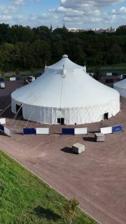 🍻🎡 Die Vorfreude steigt! 😍

Heute haben wir schon mal auf dem Oktoberfest-Gelände in Halle vorbeigeschaut und uns angesehen, wie der Aufbau vorangeht. Stück für Stück entsteht hier gerade die passende Kulisse für jede Menge Stimmung, Musik und Oktoberfest-Feeling. 🥨🎶

Noch wird aufgebaut, geschraubt und vorbereitet – aber man kann schon erahnen, was hier in den nächsten Tagen los sein wird. 🤩

Wir freuen uns auf das, was kommt! 🍺✨
Wer von euch ist dieses Jahr dabei? 🙌

#OktoberfestHalle #HalleSaale #Halle #Oktoberfest