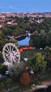Magischer Auftakt zum Laternenfest in Halle 🌙✨
Von oben leuchteten gestern unzählige Laternen, die sich vom Riveufer bis zur Burg Giebichenstein ihren Weg bahnten. Ein Abend voller Lichter, Musik und Gänsehautmomenten für die ganze Stadt. 💡🏰
Wer von euch war auch beim Umzug dabei? 🙌
.
#laternenfest #laternenfesthalle #halle #halledrone #halleansaale #laternenumzug #riveufer #burggiebichenstein #drohnenaufnahmen #droneview #esmero #hallecity #lichtermeer #hallegram #laternenliebe #saalestadt #halleentdecken #visithalle #hallefest #tradition #lichterzauber #dronestagram #stadtfest #halleansaalesehen #hallefotografie #hallevideo #halle2025 #unserhalle #halleevents #halleimlicht