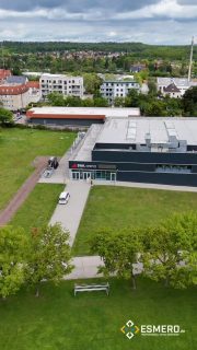 🥋🌍 Drei Tage internationales Karate-Feeling mitten in Halle!
Beim European Gasshuku 2026 trafen sich vom 15.–17. Mai rund 150 Karateka aus ganz Europa in der SWH.arena, um gemeinsam zu trainieren, Erfahrungen auszutauschen und die Werte des traditionellen Okinawa Goju-Ryu Karate zu leben.
Organisiert vom Kihaku Dojo Halle wurde die Arena zum Treffpunkt für Teilnehmer und Trainer aus Japan, Moldawien, Belgien, Österreich, England, Polen, der Slowakei und vielen weiteren Ländern. 🇯🇵🇵🇱🇦🇹🇧🇪
Unter dem Motto „Train • Connect • Grow“ standen intensive Trainingseinheiten, Dan-Prüfungen, gemeinschaftlicher Austausch und jede Menge Leidenschaft für die Kampfkunst im Mittelpunkt. 🔥
Wir durften einige Eindrücke dieses besonderen Wochenendes mit der Kamera festhalten — und man hat in jeder Szene gespürt, dass Karate weit mehr ist als nur Sport. 🙌🥋
#halle #hallesaale #swharena #gasshuku #europeangasshuku
